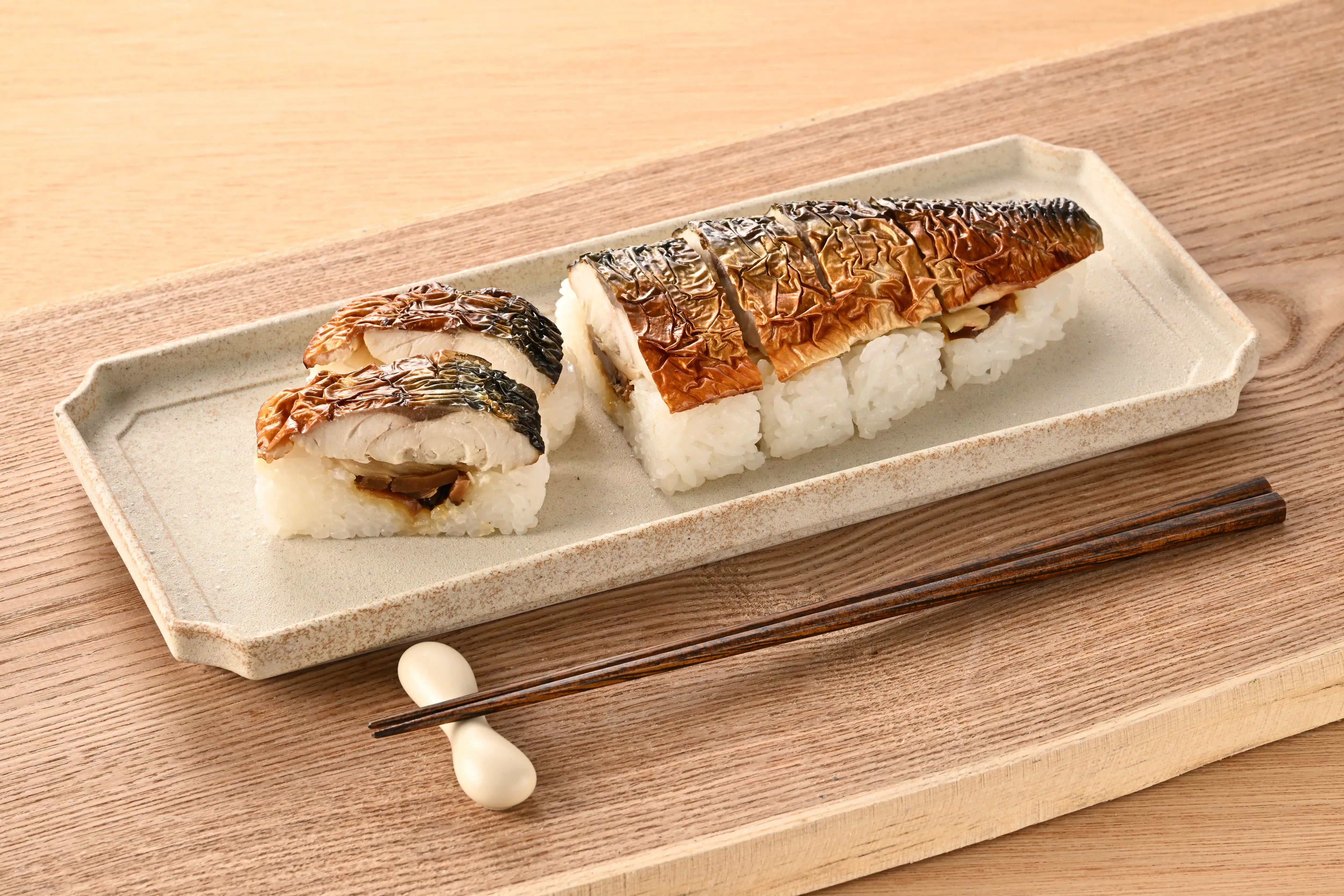 焼き鯖寿司 (6切）