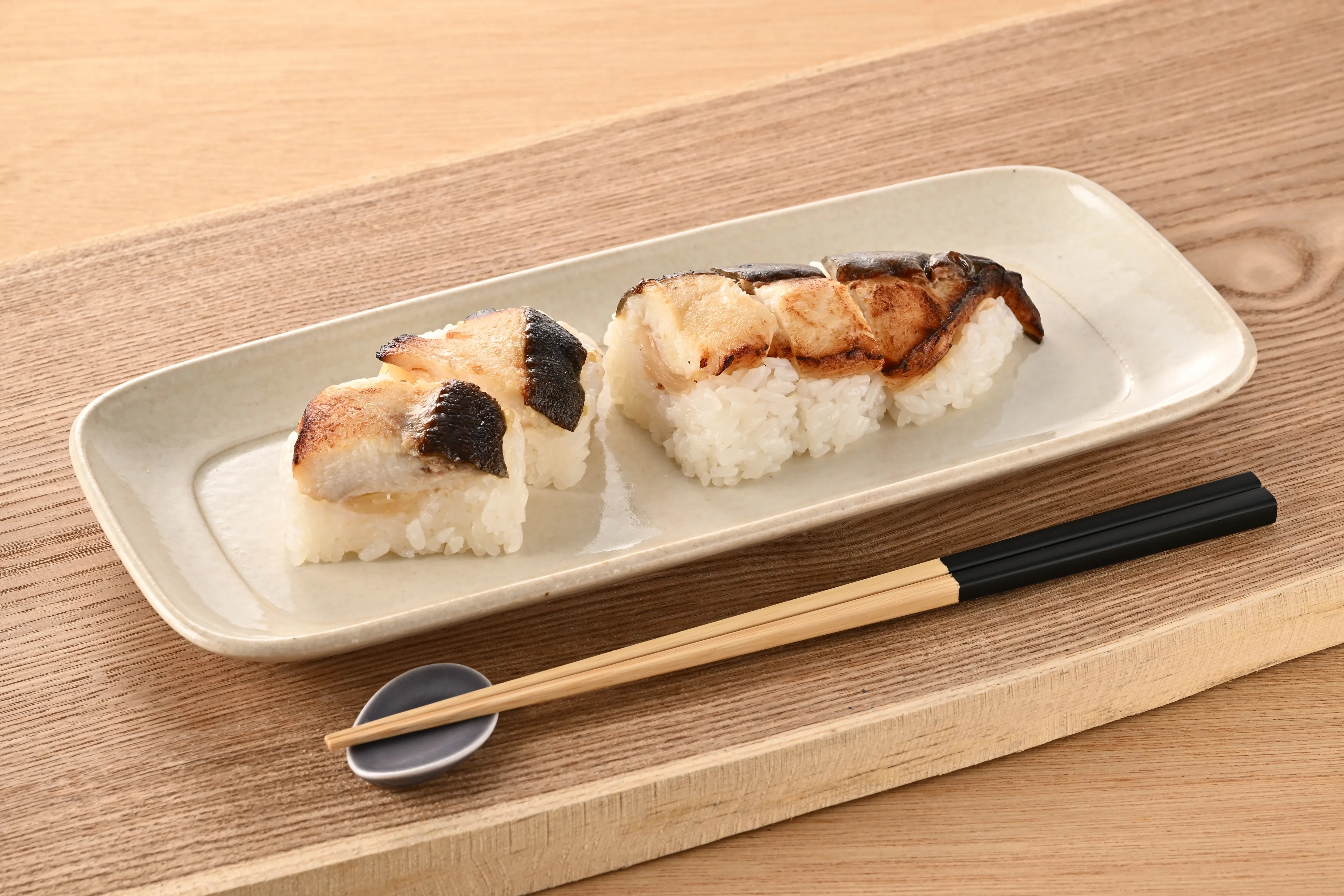 銀だら寿司 (5切）